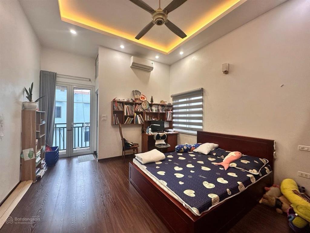 Bán nhà 4 tầng kẻ tạnh long biên 25 tỷ 128m2. 4.5m mặt tiền. 2 ô tô vào nhà