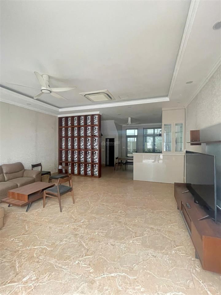 0903 103 *** chủ nhà gửi bán bt liền kề 90m hoàn thiện cơ bản khu bên hồ vinhomes the harmony