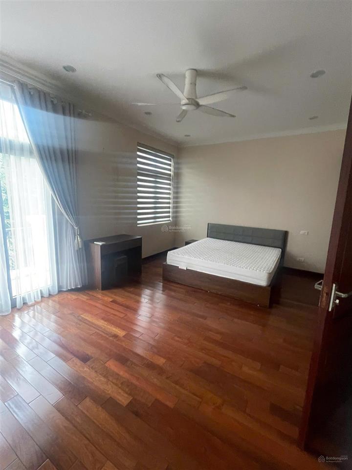 0903 103 *** chủ nhà gửi bán bt liền kề 90m hoàn thiện cơ bản khu bên hồ vinhomes the harmony