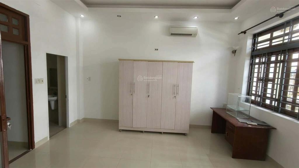 Bán nhà 4 tầng nguyễn lộ trạch nha trang cách biển 900m, dt 69,7m2  giá 8,8 tỷ.