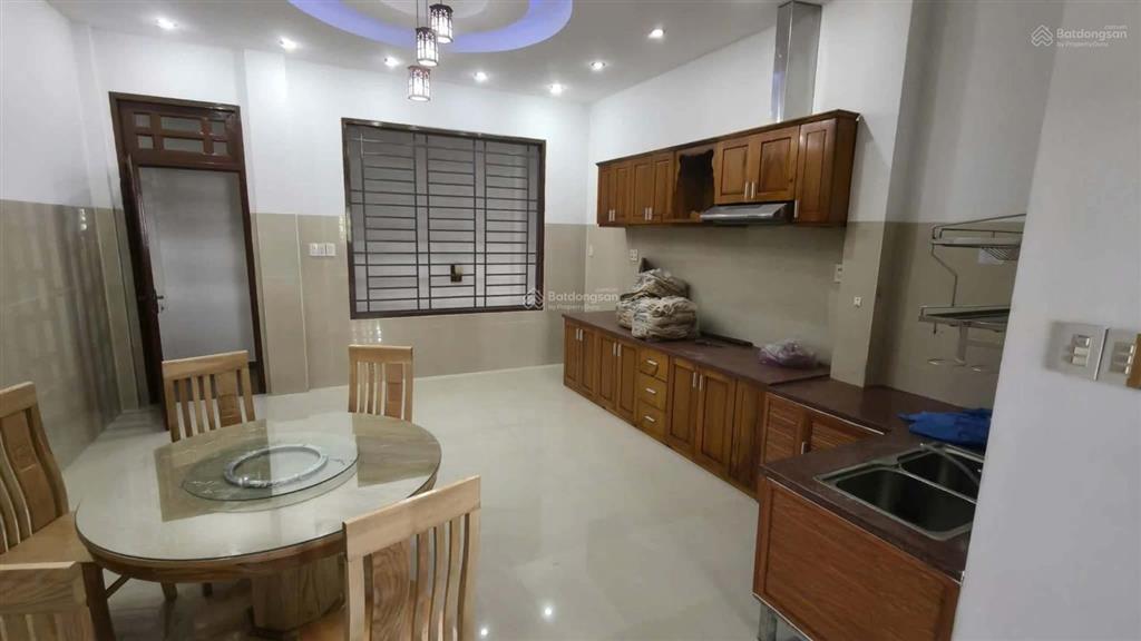 Bán nhà 4 tầng nguyễn lộ trạch nha trang cách biển 900m, dt 69,7m2  giá 8,8 tỷ.