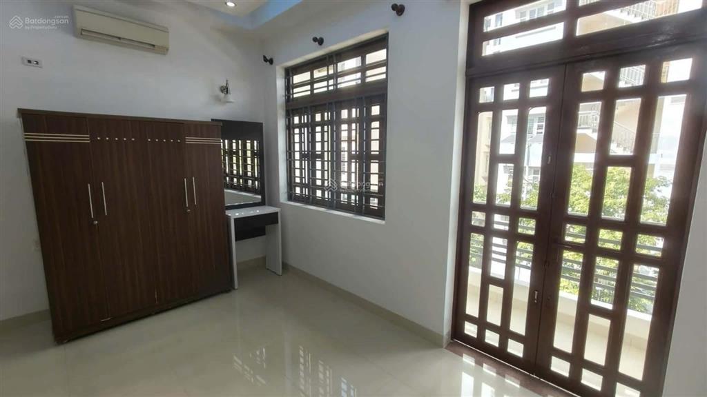 Bán nhà 4 tầng nguyễn lộ trạch nha trang cách biển 900m, dt 69,7m2  giá 8,8 tỷ.