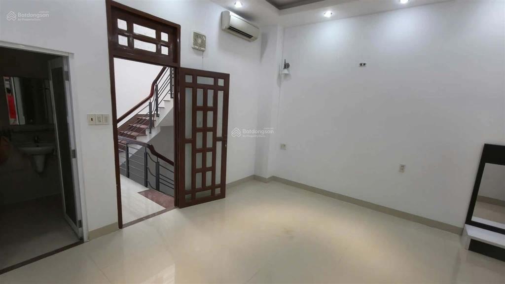 Bán nhà 4 tầng nguyễn lộ trạch nha trang cách biển 900m, dt 69,7m2  giá 8,8 tỷ.