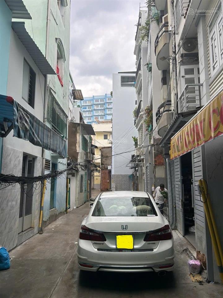 Chủ định cư nước ngoài cần bán nhanh nhà 1 trệt 2 lầu đường lý chính thắng, q3, hẻm xe hơi