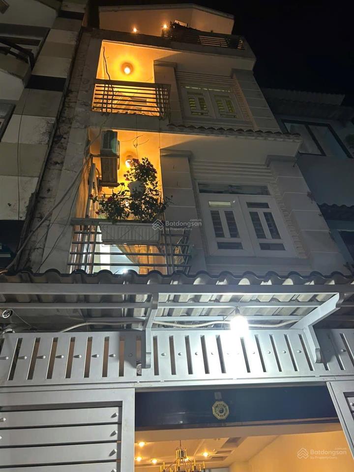 Chủ định cư nước ngoài cần bán nhanh nhà 1 trệt 2 lầu đường lý chính thắng, q3, hẻm xe hơi