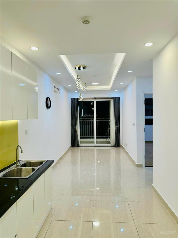 Cho thuê căn hộ 2 phòng ngủ có ban công chill view hồ bơi, nhà mới, sạch sẽ