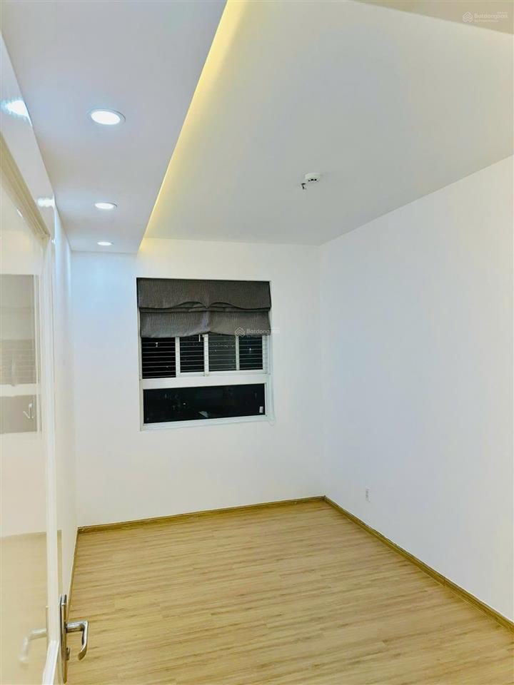 Cho thuê căn hộ 2 phòng ngủ có ban công chill view hồ bơi, nhà mới, sạch sẽ