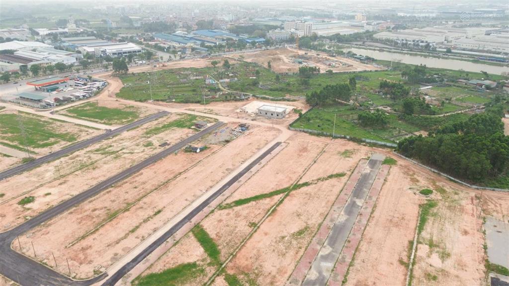Đất đình trám sen hồ  vị trí đẹp  quỹ căn giá tham khảo tốt trong khu vực