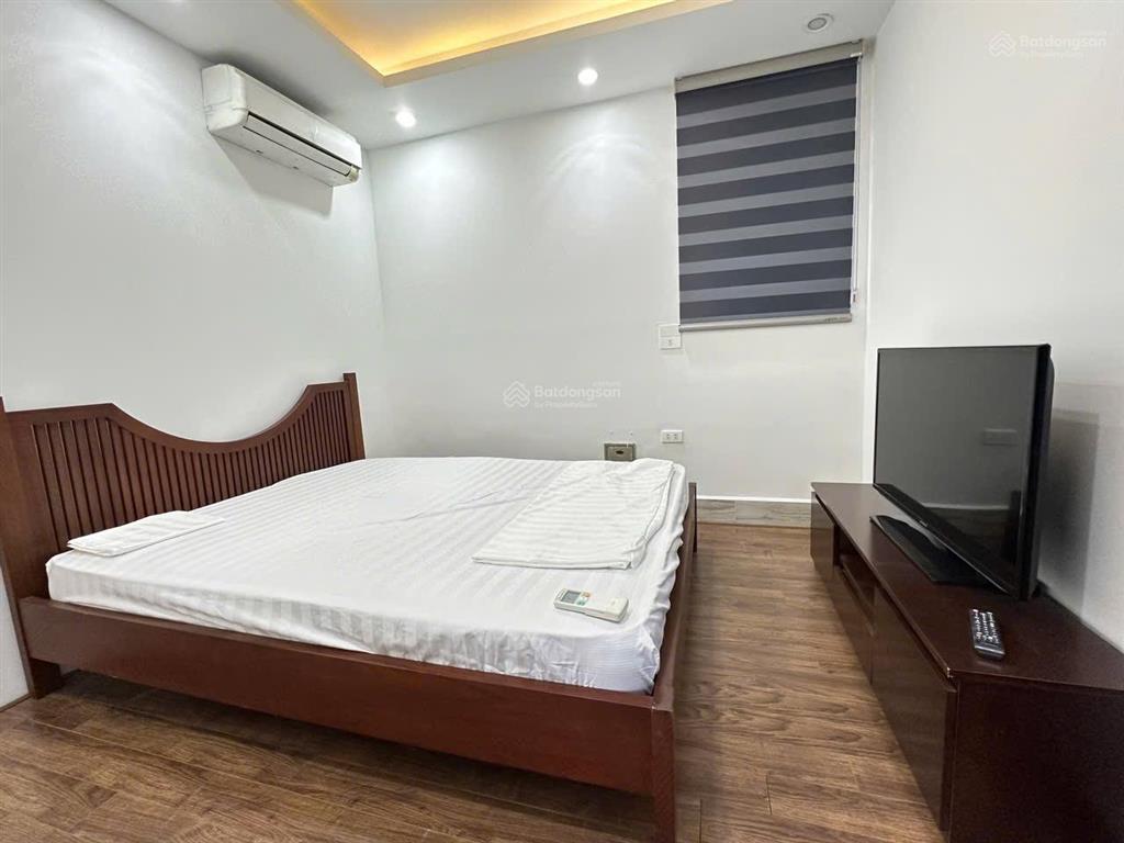 2bedroom serviced apartment with west lake views & 24/7 car parking. căn hộ dịch vụ 2 ngủ 1 khách