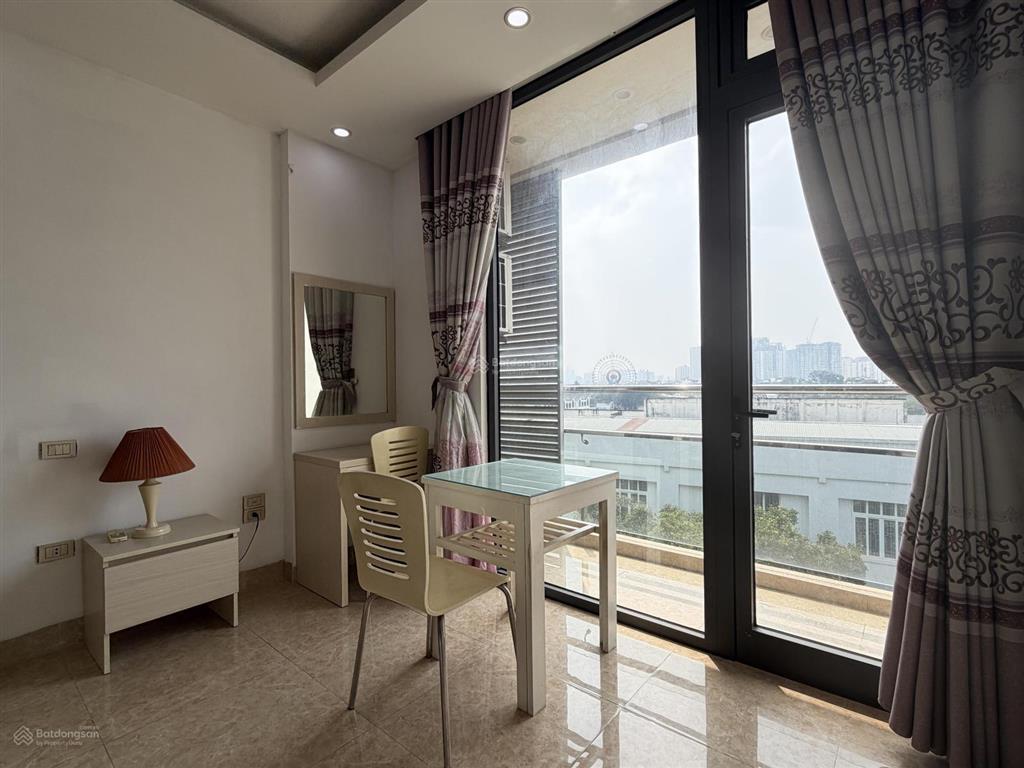 Căn hộ 1 ngủ 1 khách riêng biệt view trọn hồ tây.separate 1bedroom views of west lake