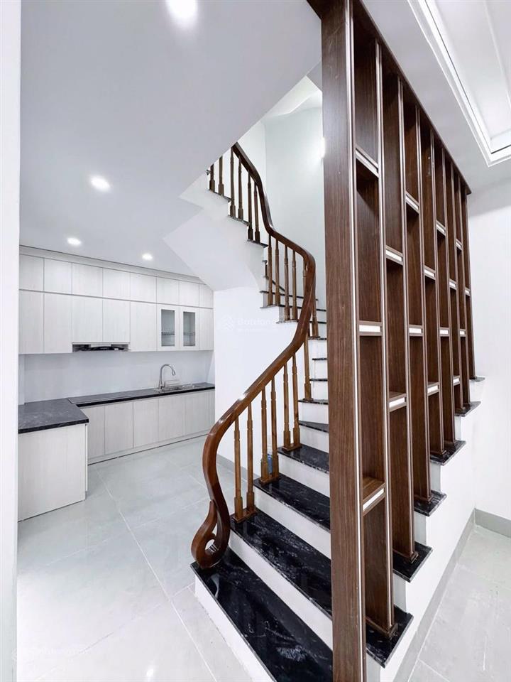 Bán nhà thạch bàn long biên, dt 57m2, 5 tầng, giá nhỉnh 8 tỷ