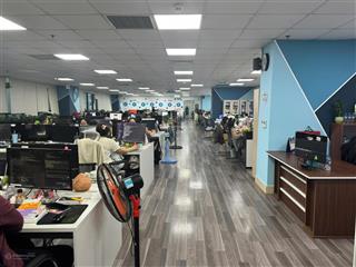 Cho thuê sàn văn phòng ở hoàng quốc việt, sàn mới siêu đẹp  430m2, view thoáng, nhiều tiện ích