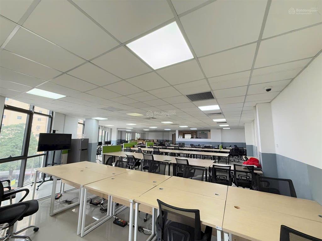 Cho thuê mặt bằng, văn phòng toà mặt phố mạc thái tông  cầu giấy  hà nội. toà 7 tầng 1 hầm