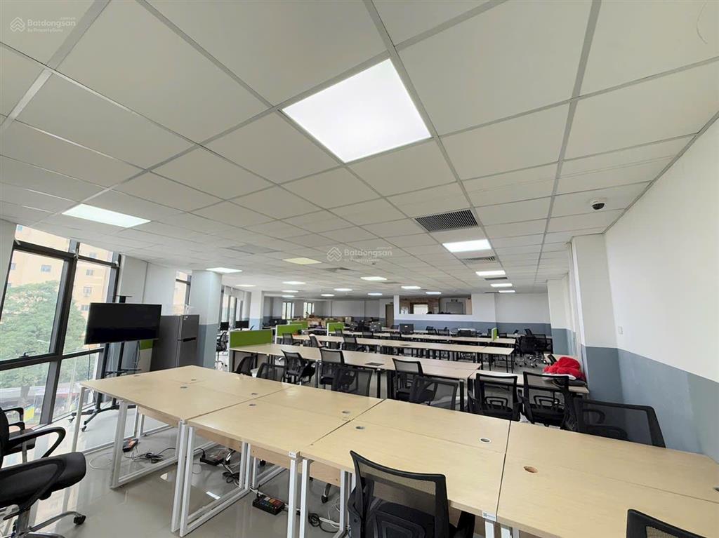 Cho thuê mặt bằng, văn phòng toà mặt phố mạc thái tông  cầu giấy  hà nội. toà 7 tầng 1 hầm