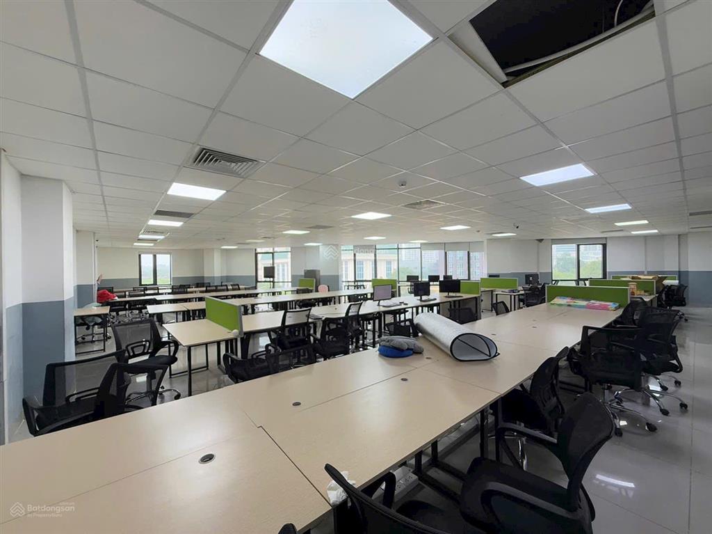 Cho thuê mặt bằng, văn phòng toà mặt phố mạc thái tông  cầu giấy  hà nội. toà 7 tầng 1 hầm