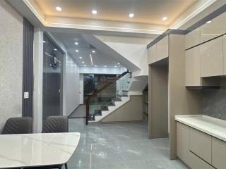 Nhà trung tâm an dương  trang quan 1, 4 tầng kiên cố, giá chỉ 4,5 tỷ