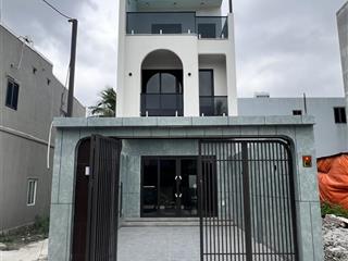 Siêu phẩm nhà 3 tầng quỳnh hoàng  mặt trục, full nội thất, có bể cá koi