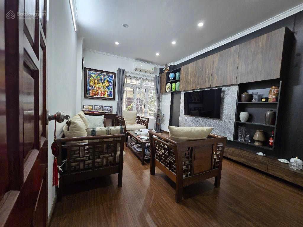 Bán nhà đẹp view hồ tây, trích sài, 36m2 x 6t x mt 3.5m, 3 bước ra hồ, 2 thoáng trước sau