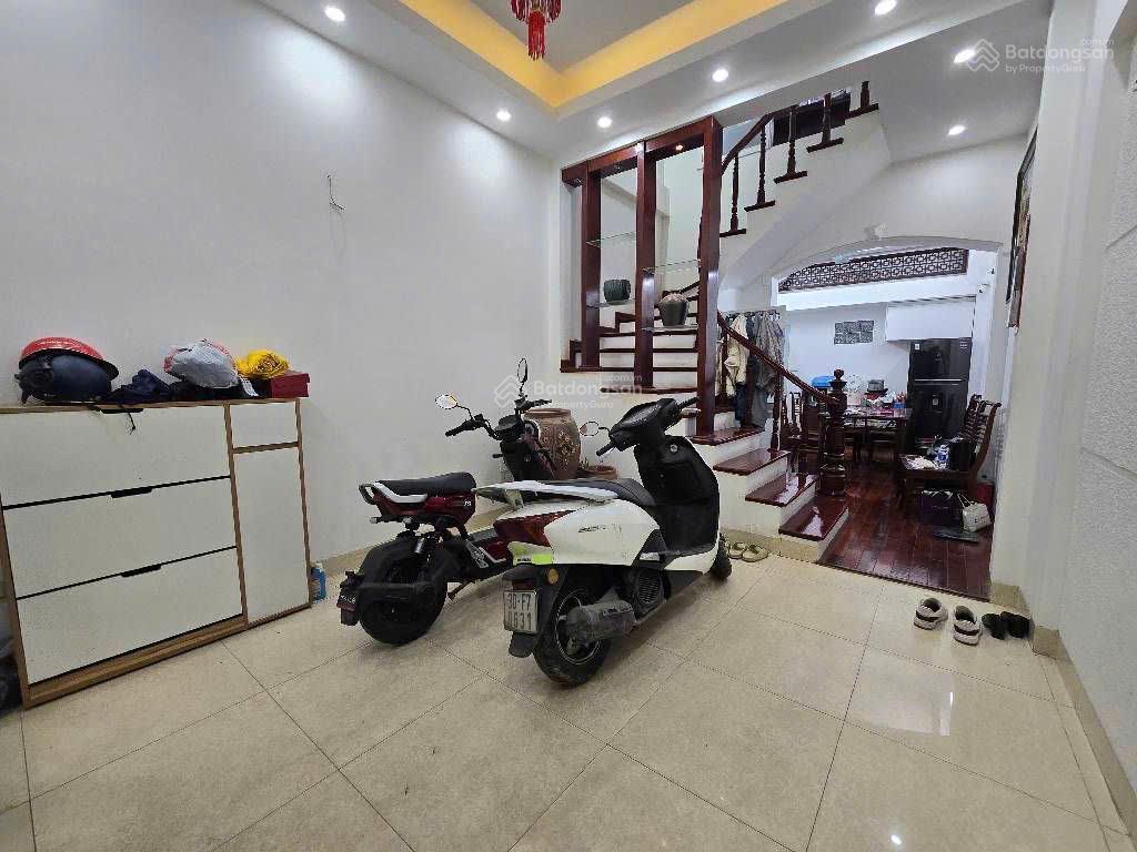 Bán nhà đẹp view hồ tây, trích sài, 36m2 x 6t x mt 3.5m, 3 bước ra hồ, 2 thoáng trước sau