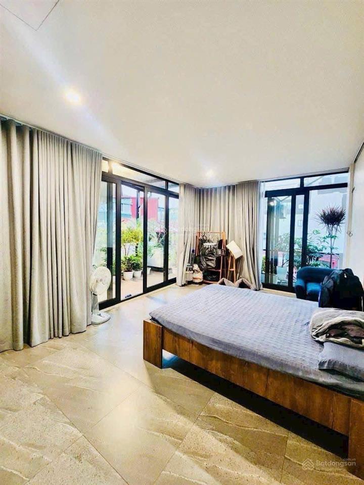 Chính chủ bán nhà đẹp view hồ, trịnh công sơn, 43m2 x 5t x mt 6m, 20m ra phố, 3 ngủ ở luôn