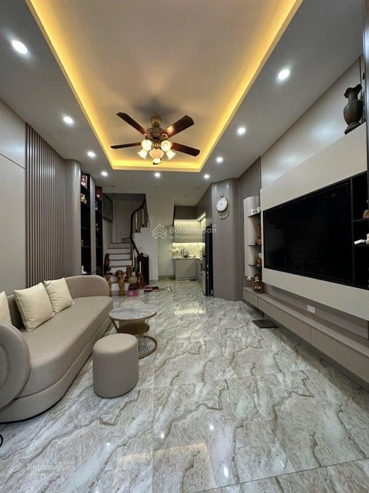 Bán nhà phố chùa quỳnh hai bà trưng đối diện bv thanh nhàn.