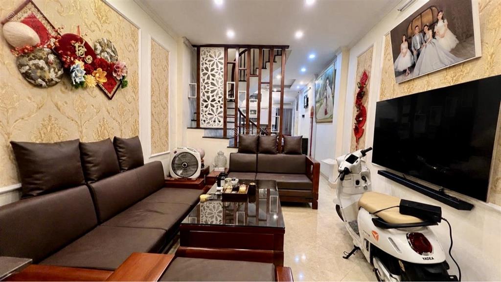Diện tích 45m /5 tầng, 9 tỷ. phố minh khai hai bà trưng.