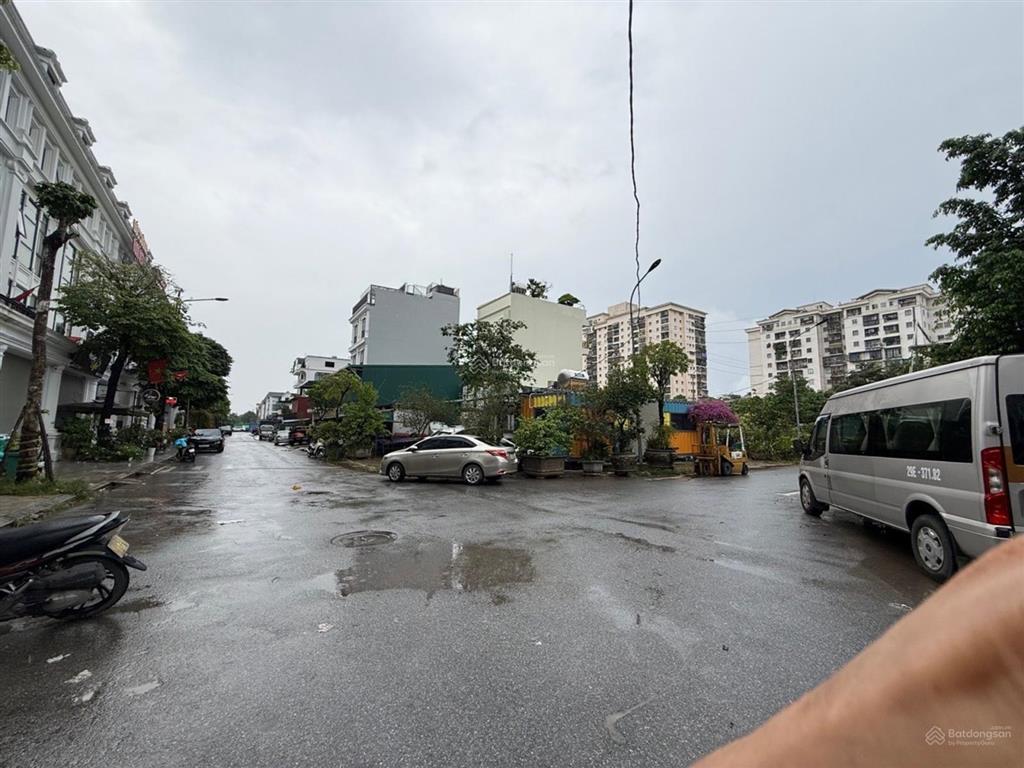 Cần bán gấp lô đất đền lừ hoàng mai, khu phân lô văn phòng ô tô chạy vòng quanh vỉa hè rộng.