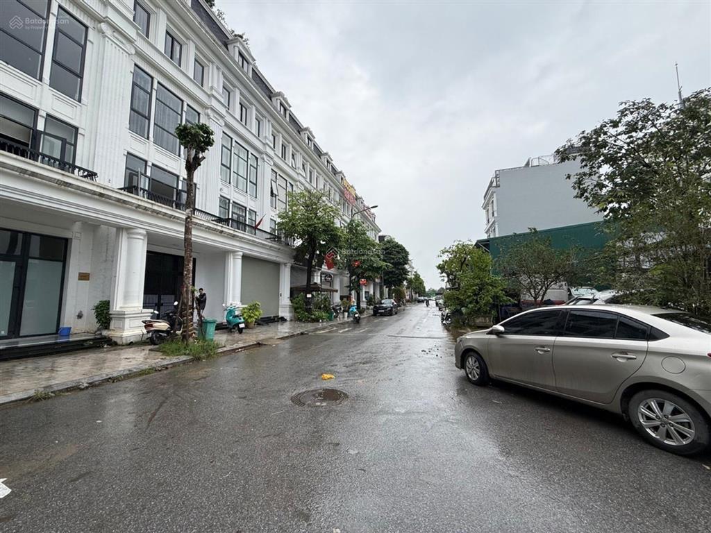 Cần bán gấp lô đất đền lừ hoàng mai, khu phân lô văn phòng ô tô chạy vòng quanh vỉa hè rộng.