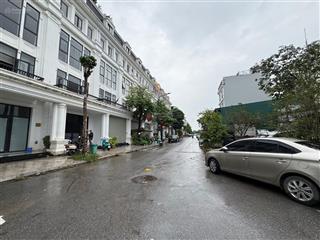 Cần bán gấp lô đất đền lừ hoàng mai, khu phân lô văn phòng ô tô chạy vòng quanh vỉa hè rộng.