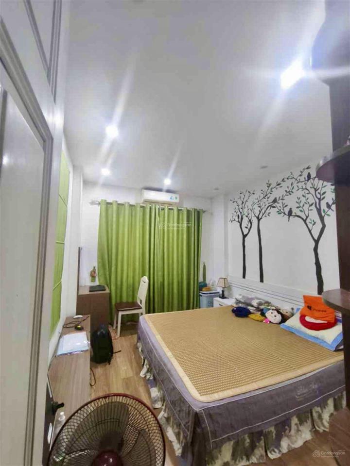 8,6 tỷ nhà 6 tầng dân xây  ngõ thông  lô góc thoáng sáng.