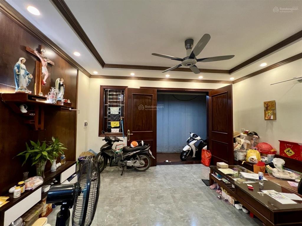 Nhà 5 tầng phố giáp nát hoàng mai diện tích 39m chỉ còn 8.7 tỷ.
