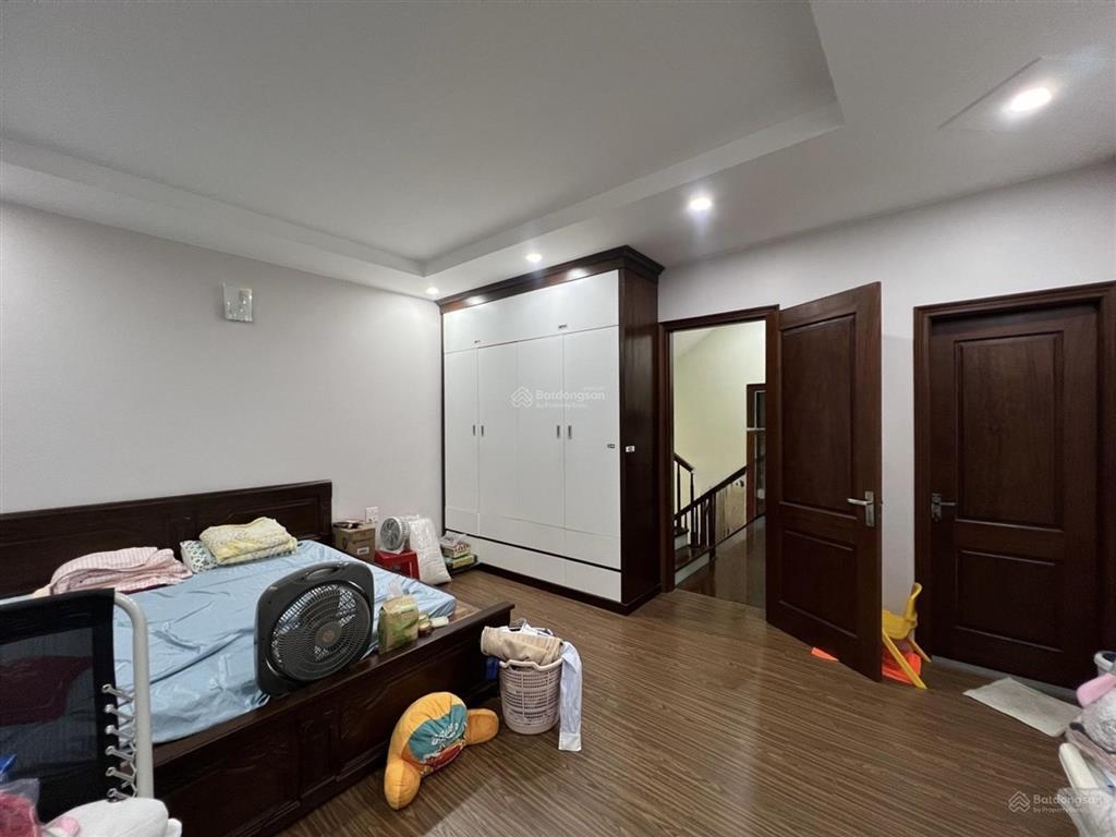 Nhà 5 tầng phố giáp nát hoàng mai diện tích 39m chỉ còn 8.7 tỷ.