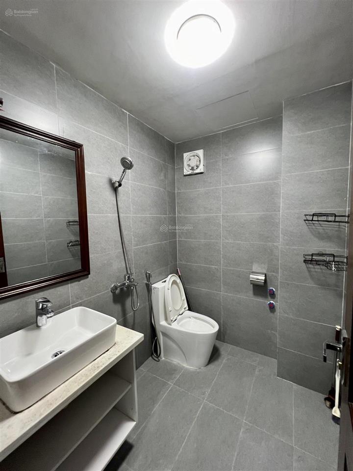 Nhà 5 tầng phố giáp nát hoàng mai diện tích 39m chỉ còn 8.7 tỷ.