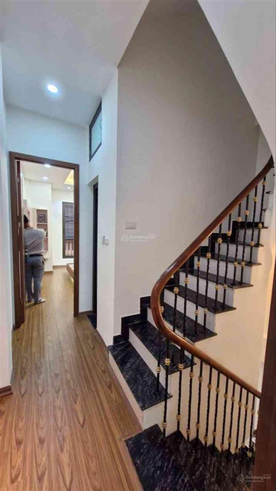 Bán nhà tại tân mai, 8,9 tỷ, 36m2, 4pn, 5wc, siêu hot