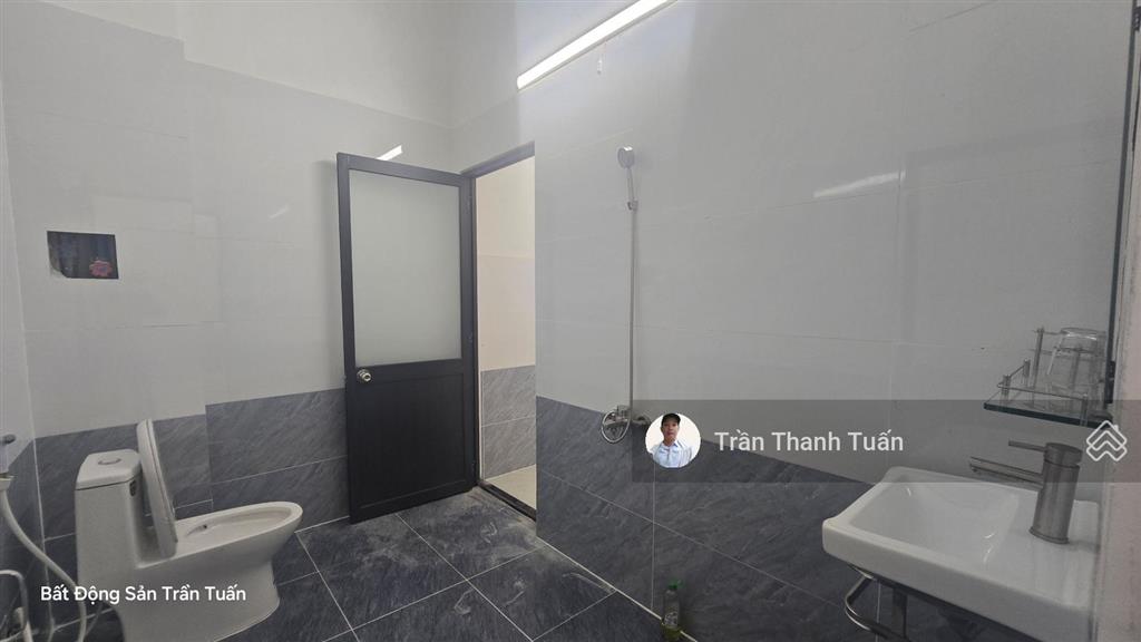 Nhà đẹp mặt tiền bê tông 6m, thông, đông, tiện kinh doanh. giữa tỉnh lộ 824 và 825