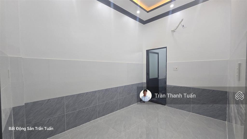 Nhà đẹp mặt tiền bê tông 6m, thông, đông, tiện kinh doanh. giữa tỉnh lộ 824 và 825