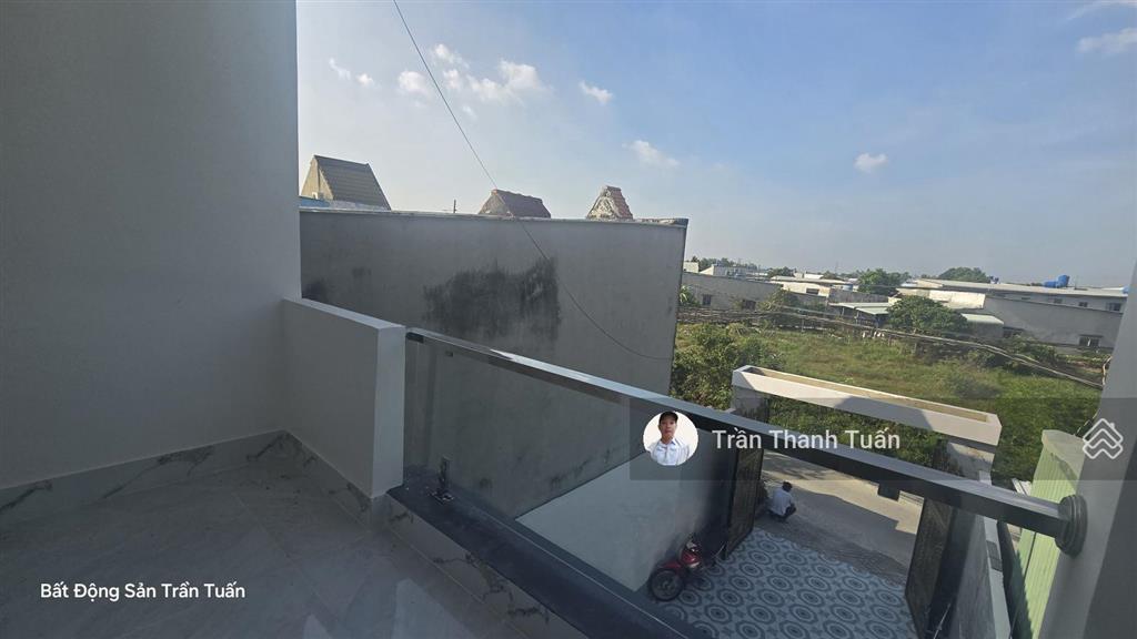 Nhà đẹp mặt tiền bê tông 6m, thông, đông, tiện kinh doanh. giữa tỉnh lộ 824 và 825