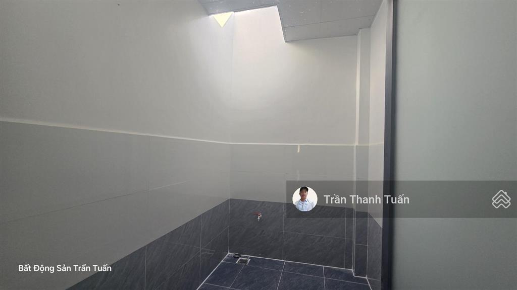 Nhà đẹp mặt tiền bê tông 6m, thông, đông, tiện kinh doanh. giữa tỉnh lộ 824 và 825