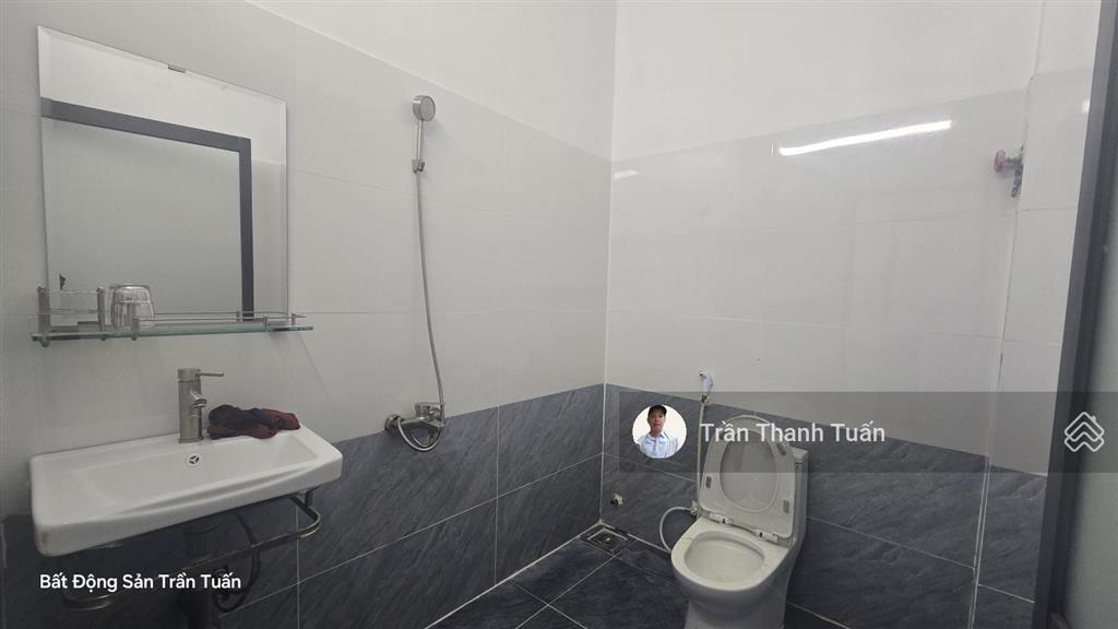 Nhà đẹp mặt tiền bê tông 6m, thông, đông, tiện kinh doanh. giữa tỉnh lộ 824 và 825