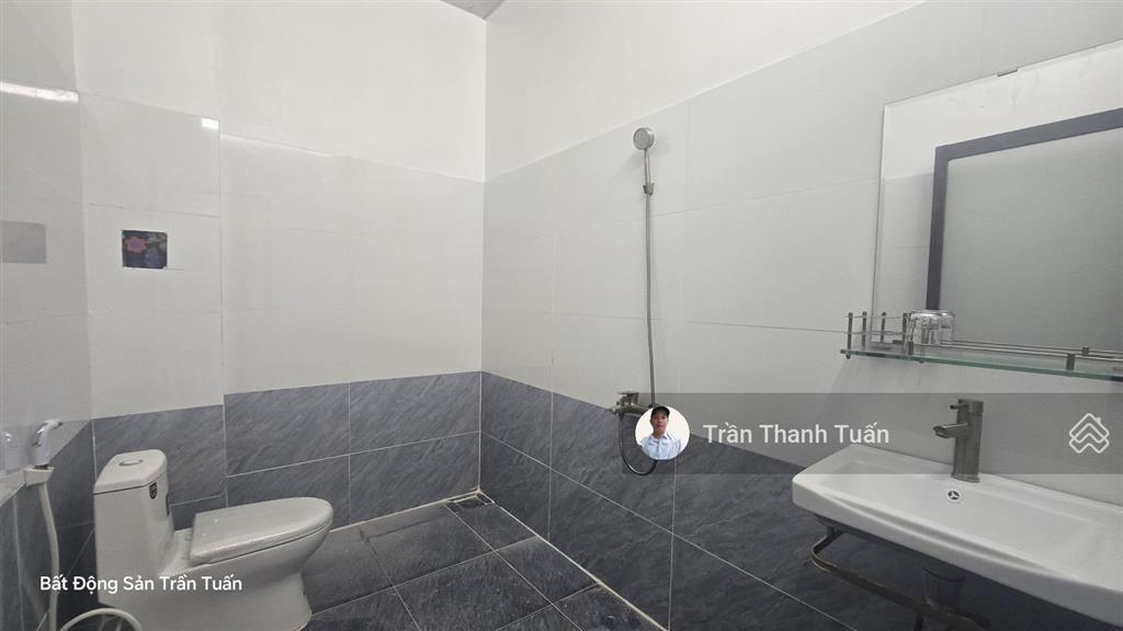 Nhà đẹp mặt tiền bê tông 6m, thông, đông, tiện kinh doanh. giữa tỉnh lộ 824 và 825