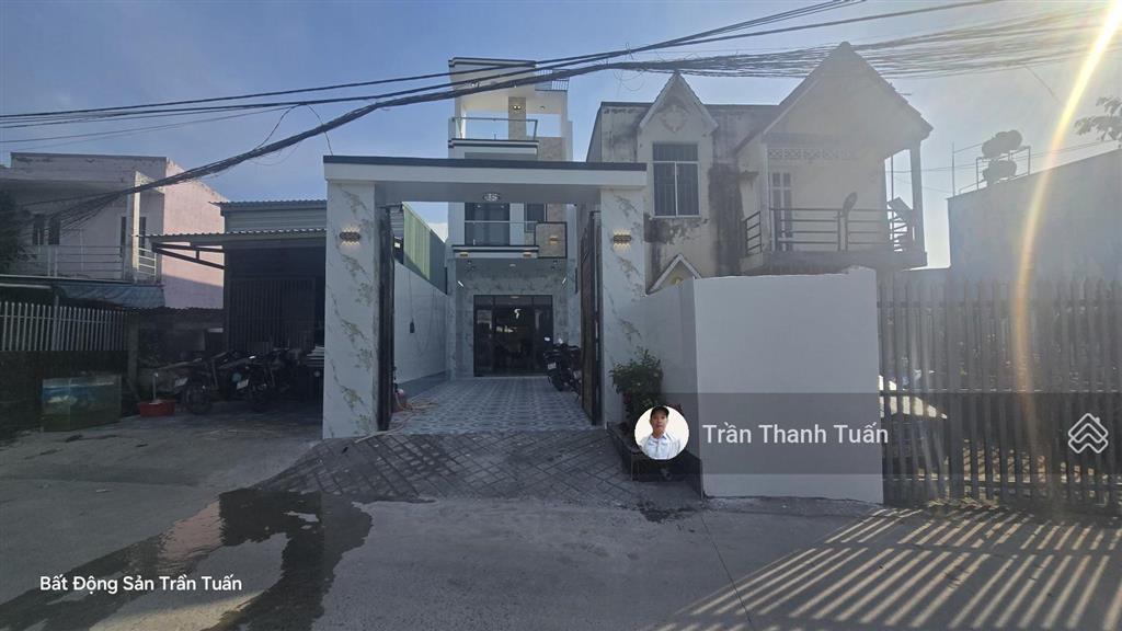 Nhà đẹp mặt tiền bê tông 6m, thông, đông, tiện kinh doanh. giữa tỉnh lộ 824 và 825