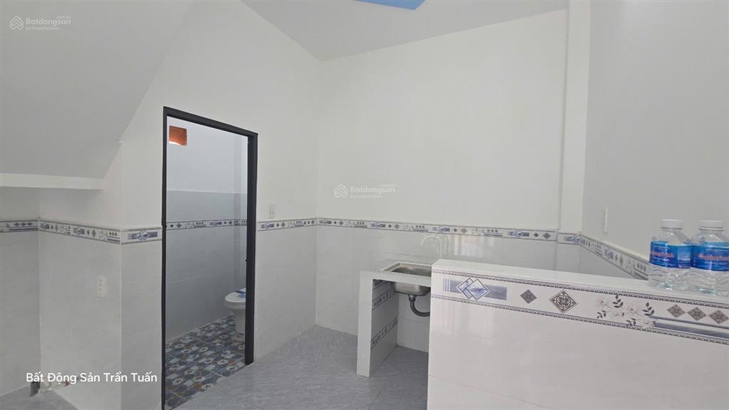 Dãy trọ 5x25m gồm 1 căn lầu và 5 phòng trọ, thu nhập 12tr7/tháng. còn mới, chỉ việc thu tiền
