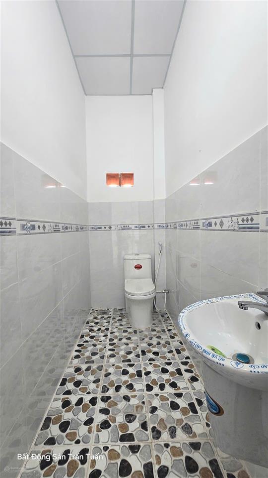 Dãy trọ 5x25m gồm 1 căn lầu và 5 phòng trọ, thu nhập 12tr7/tháng. còn mới, chỉ việc thu tiền