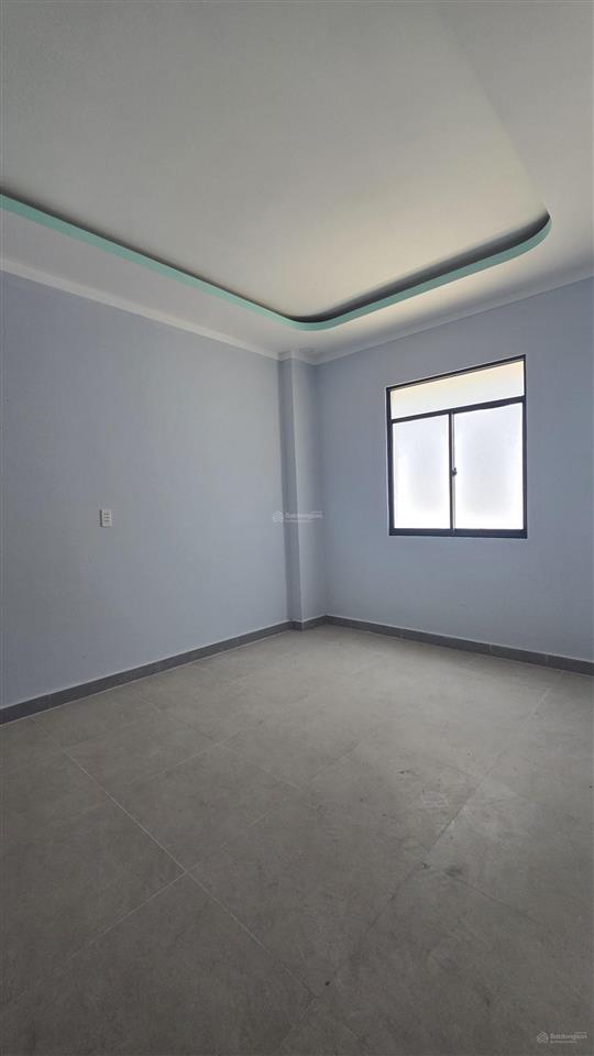 Nhà lầu 4,5x12m đường 7m, khu dân cư đông đúc, sung túc. ngay trung tâm mỹ hạnh sát cầu lớn hóc môn