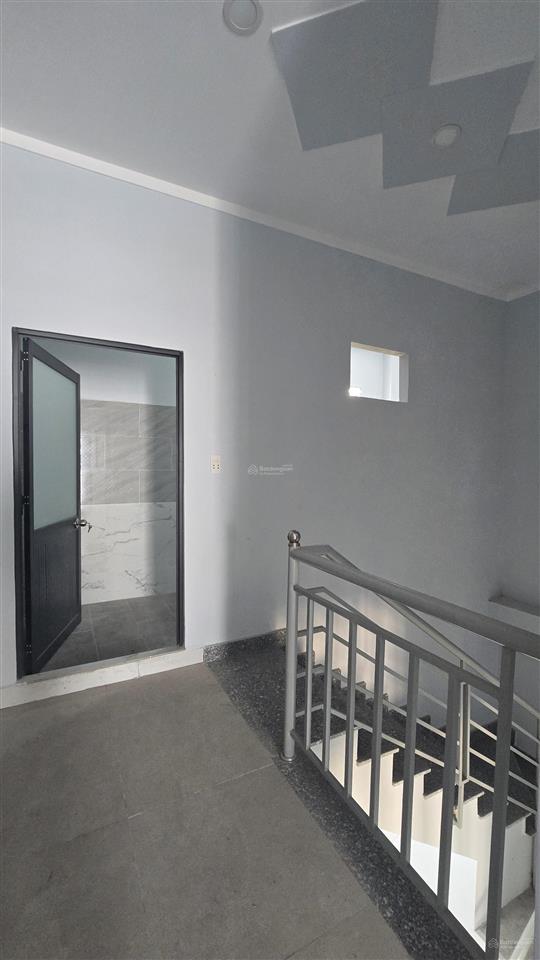 Nhà lầu 4,5x12m đường 7m, khu dân cư đông đúc, sung túc. ngay trung tâm mỹ hạnh sát cầu lớn hóc môn