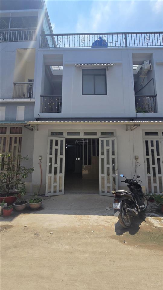 Nhà lầu 4,5x12m đường 7m, khu dân cư đông đúc, sung túc. ngay trung tâm mỹ hạnh sát cầu lớn hóc môn