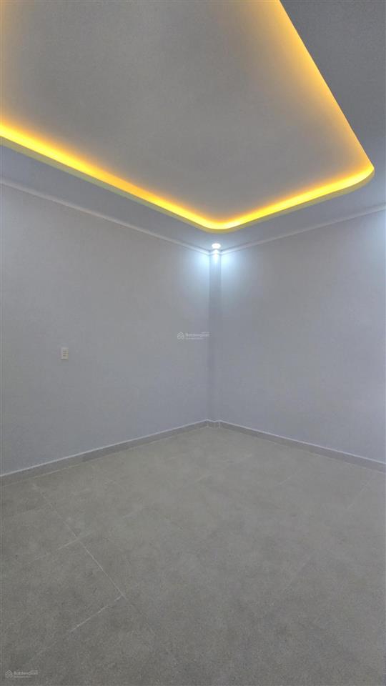 Nhà lầu 4,5x12m đường 7m, khu dân cư đông đúc, sung túc. ngay trung tâm mỹ hạnh sát cầu lớn hóc môn