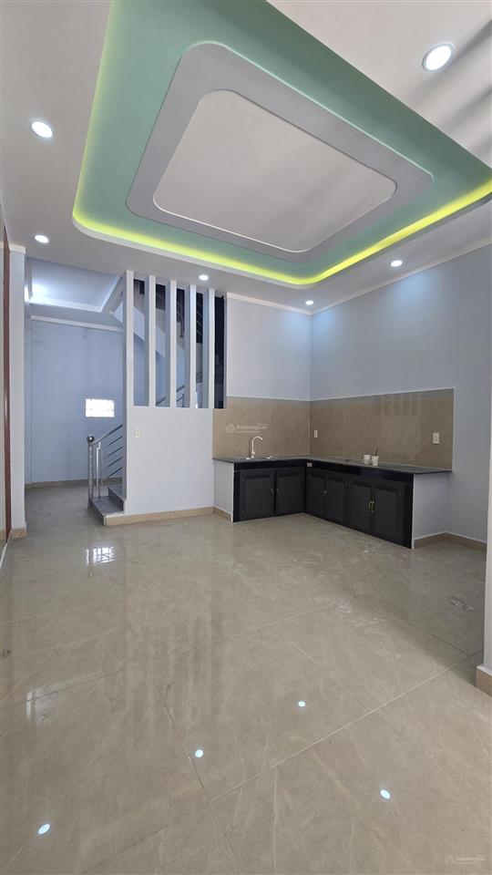 Nhà lầu 4,5x12m đường 7m, khu dân cư đông đúc, sung túc. ngay trung tâm mỹ hạnh sát cầu lớn hóc môn