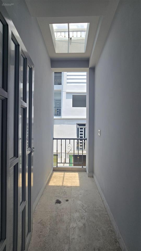 Nhà lầu 4,5x12m đường 7m, khu dân cư đông đúc, sung túc. ngay trung tâm mỹ hạnh sát cầu lớn hóc môn