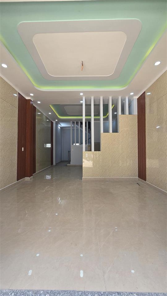 Nhà lầu 4,5x12m đường 7m, khu dân cư đông đúc, sung túc. ngay trung tâm mỹ hạnh sát cầu lớn hóc môn